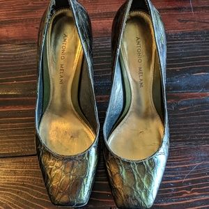 Olive snake look patent leather heels